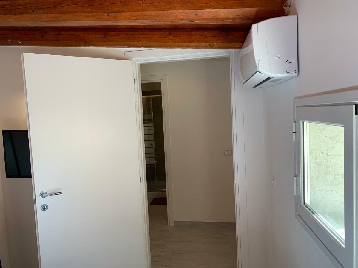 Deni'S Apartments Per 4 Syracuse Bagian luar foto