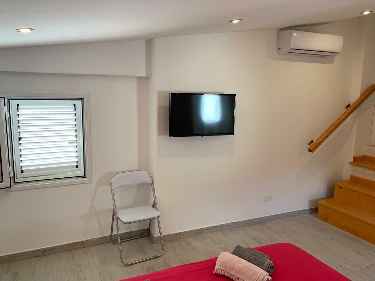 Deni'S Apartments Per 4 Syracuse Bagian luar foto